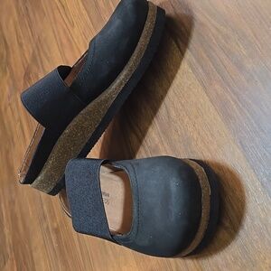 White Mountain Bassi Leather Clog